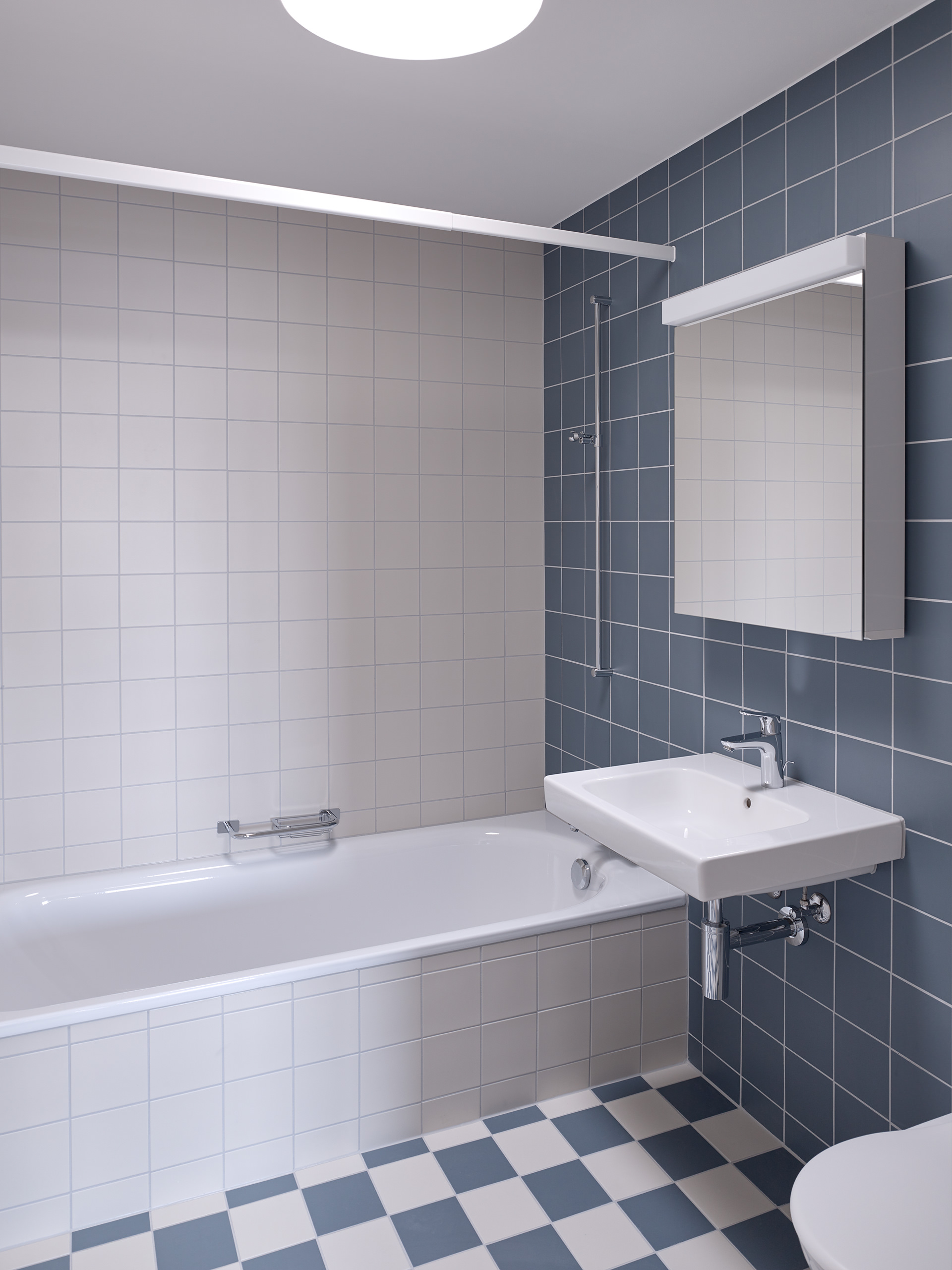 E18686 Alpa 080302 SCREEN